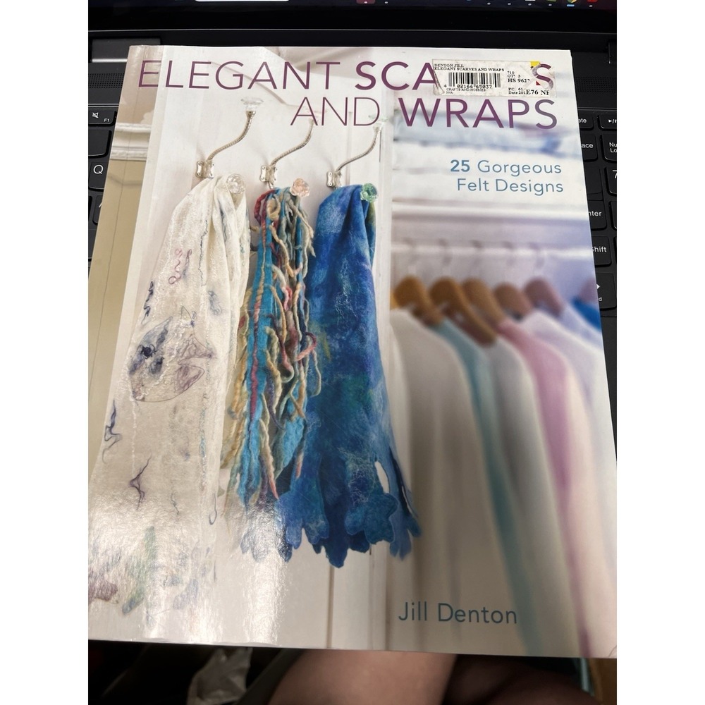 027-003 *B3G1 Elegant Scarves And Wraps: 25 Gorgeous Felt‎ Designs Book
